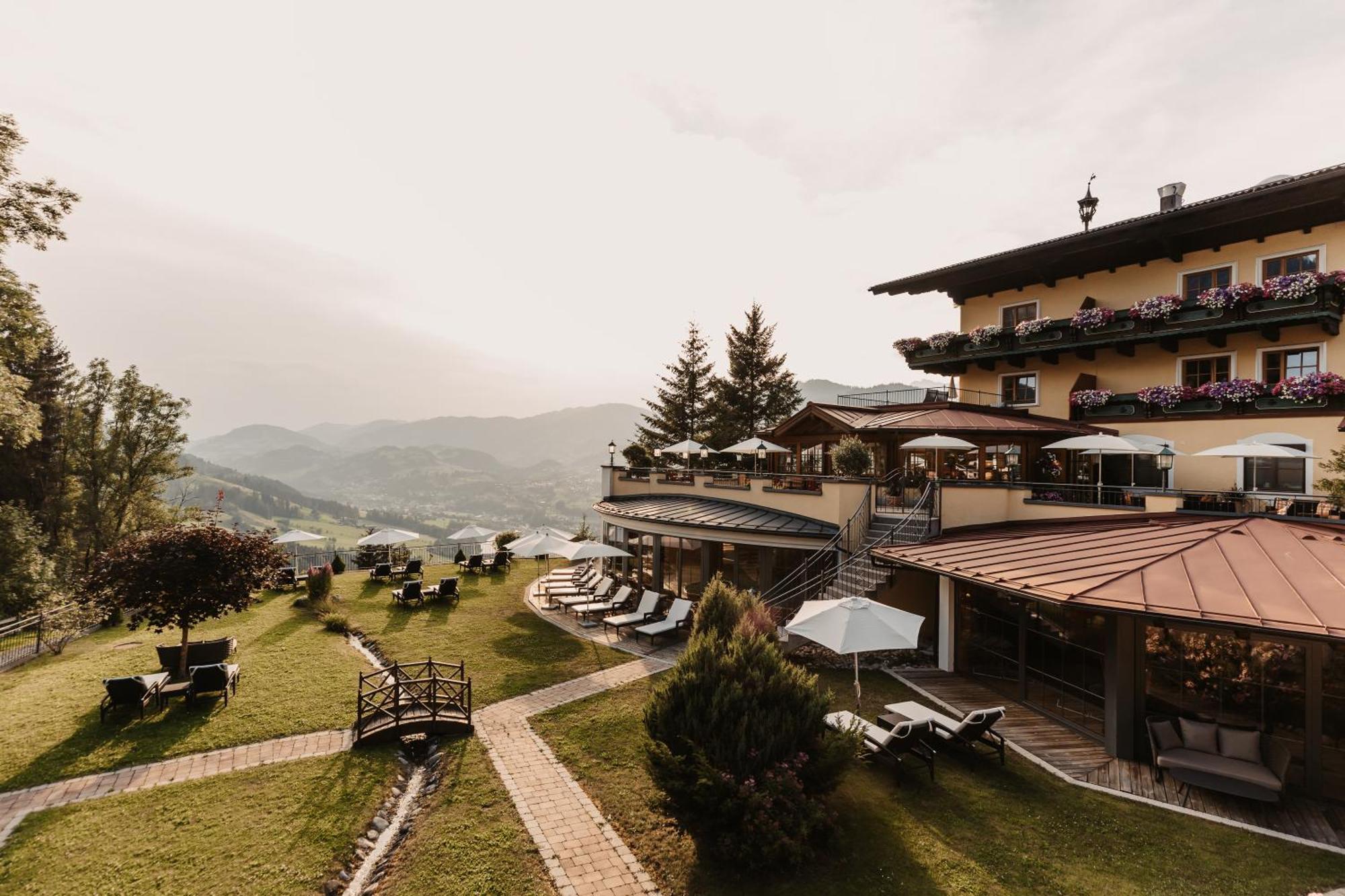 Gut Berg Naturhotel 상트조한임퐁가우 외부 사진