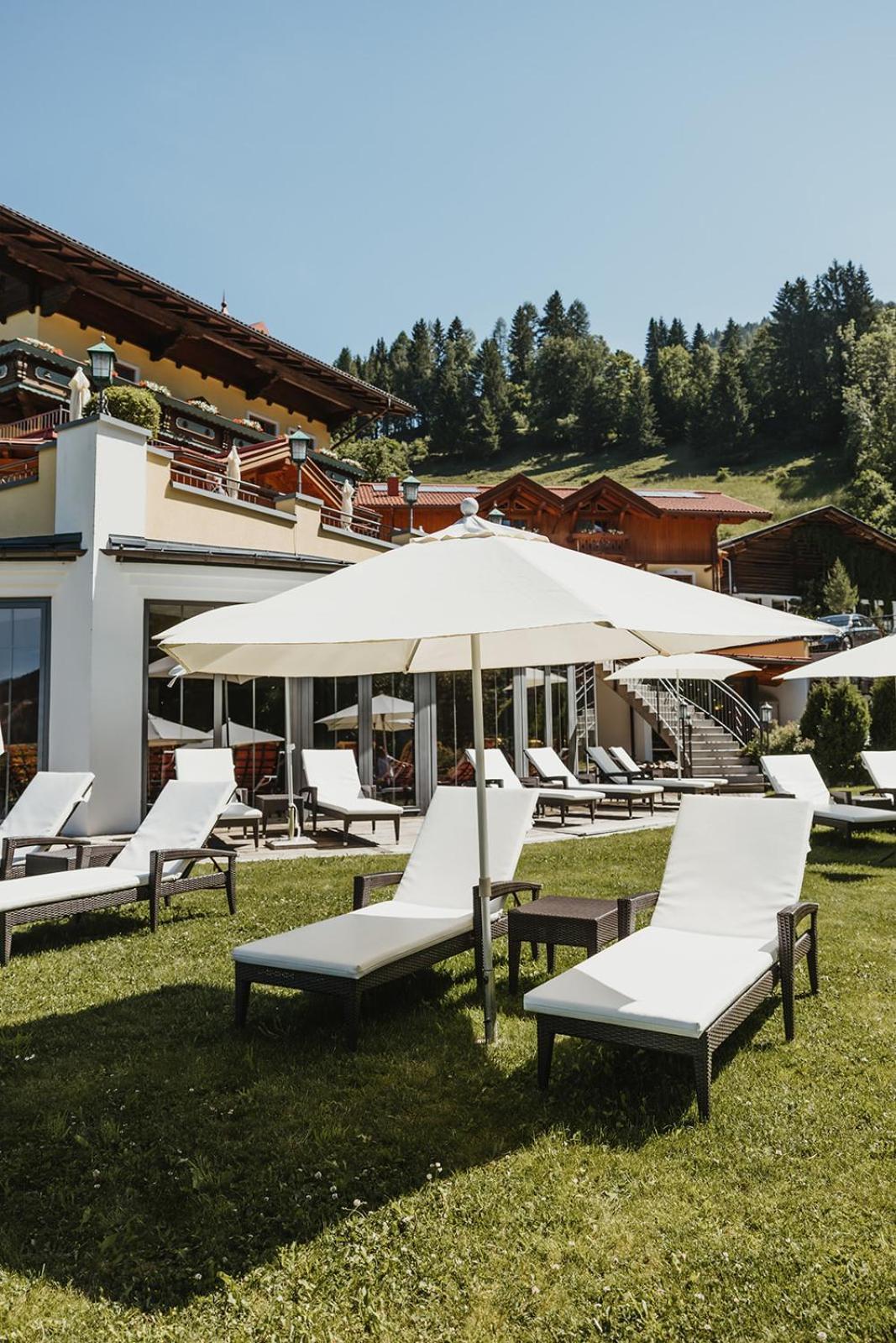 Gut Berg Naturhotel 상트조한임퐁가우 외부 사진